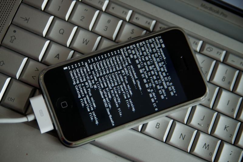 Полиция Новосибирска купит программу для взлома смартфонов