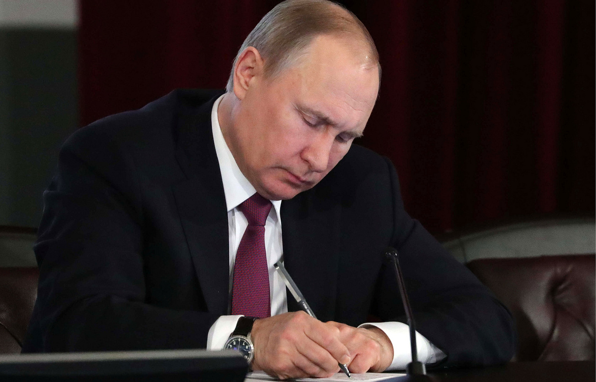 Путин подписал закон о штрафах за нарушения при хранении личных данных