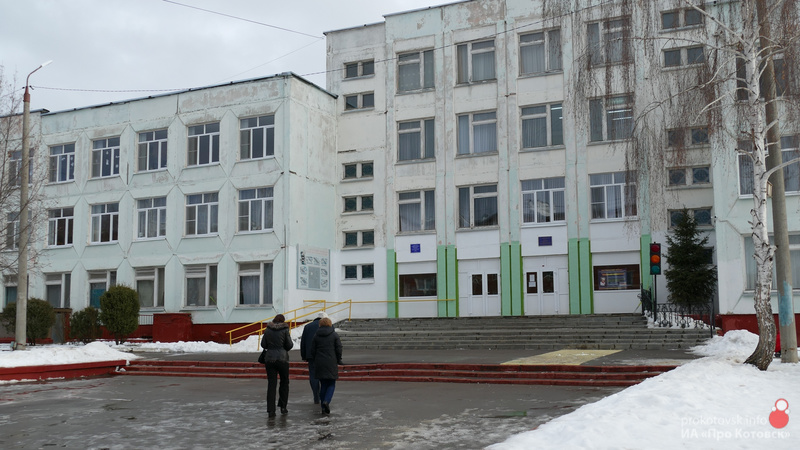 В Котовске после сообщений родителей о свободном доступе в школу установят турникеты