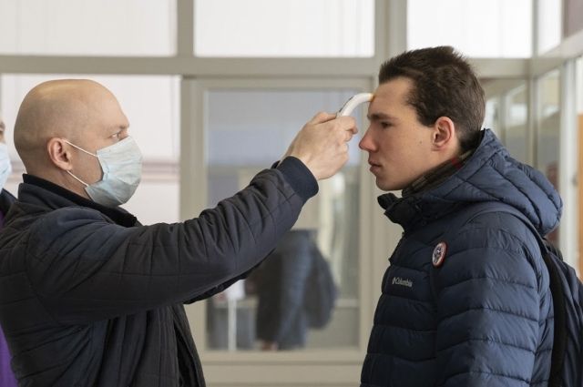 Школьная охрана Красноярска будет измерять температуру у учеников
