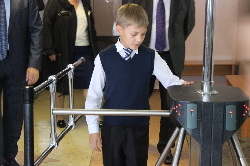 Школы Кузбасса оснастят современными системами безопасности