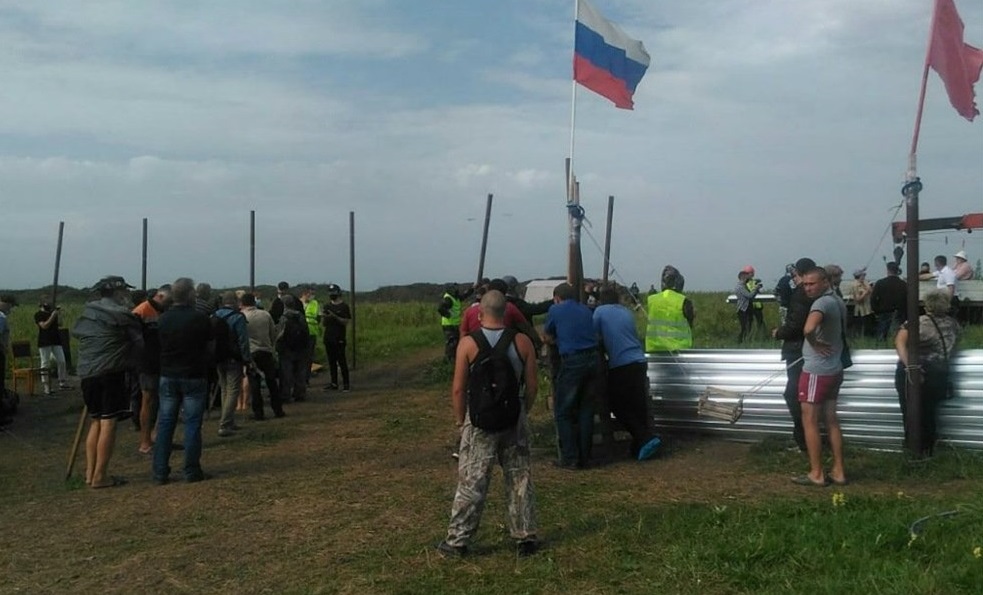 В Кузбассе сотрудники ЧОП начали штурм лагеря протестующих против угледобычи