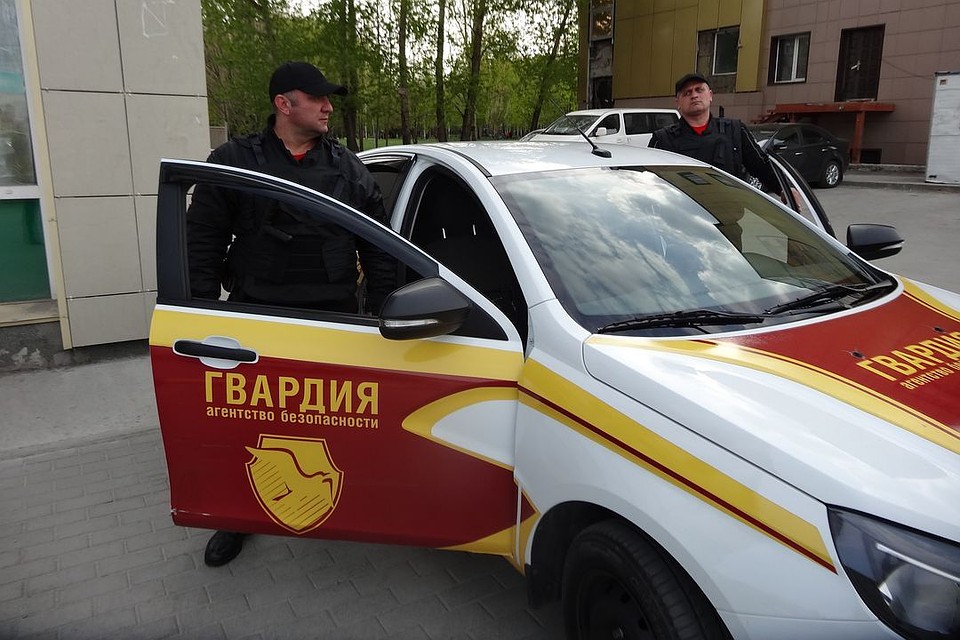 В Новосибирске охранники спасли жизнь истекающему кровью клиенту