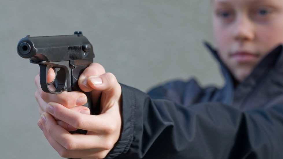 Школьная охрана обнаружил у учащегося пневматический пистолет