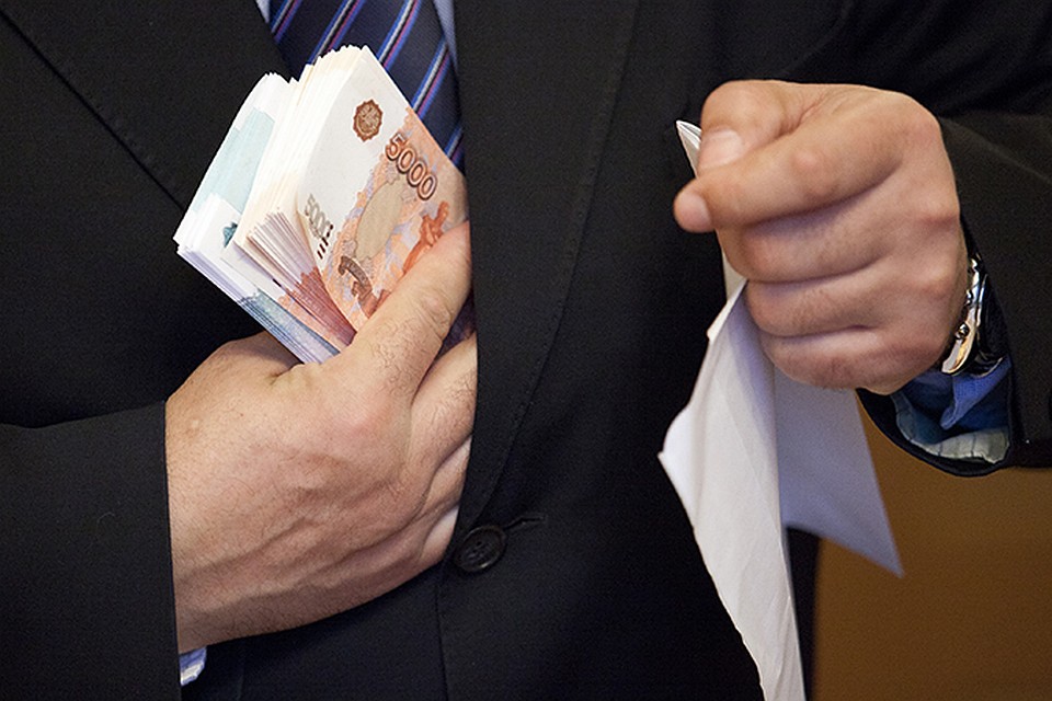 В Татарстане бывший директор охранной компании присвоил себе почти пол миллиона зарплаты сотрудников