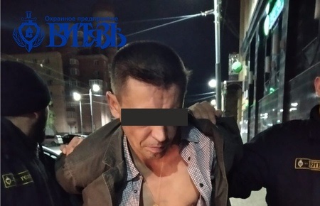 В Челябинске сотрудники охранного предприятия задержали пьяного жителя города устроившего дебош в ресторане