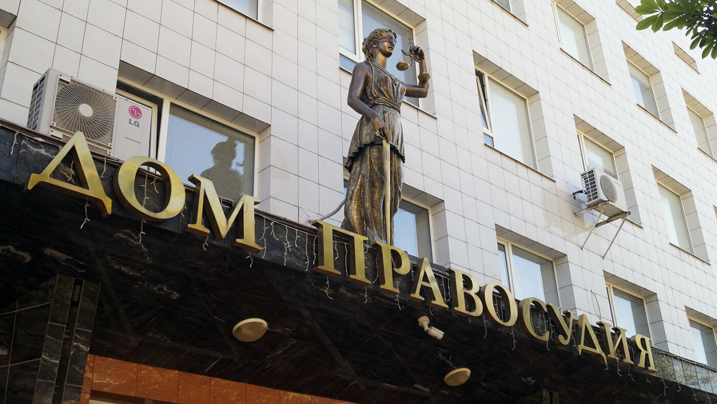 Суд Белгорода восстановил работника охранного предприятия в должности после незаконного увольнения