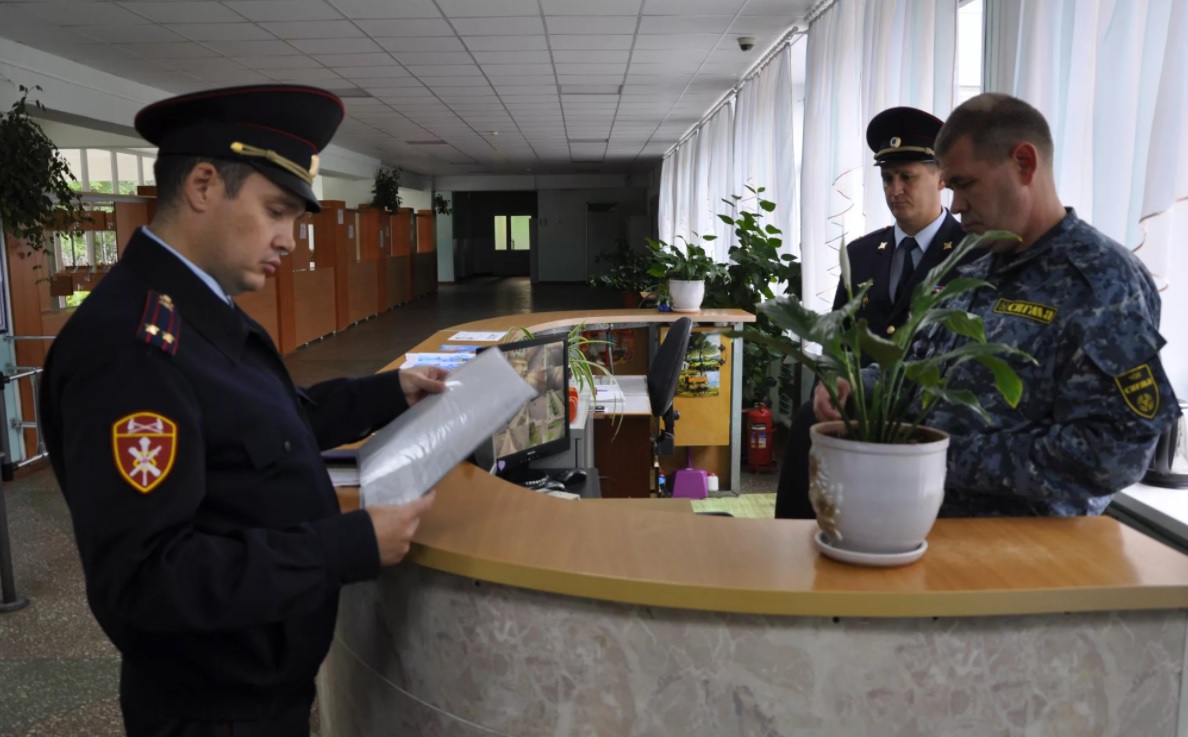 В Омской области начались проверки организации входов в школы и детсады