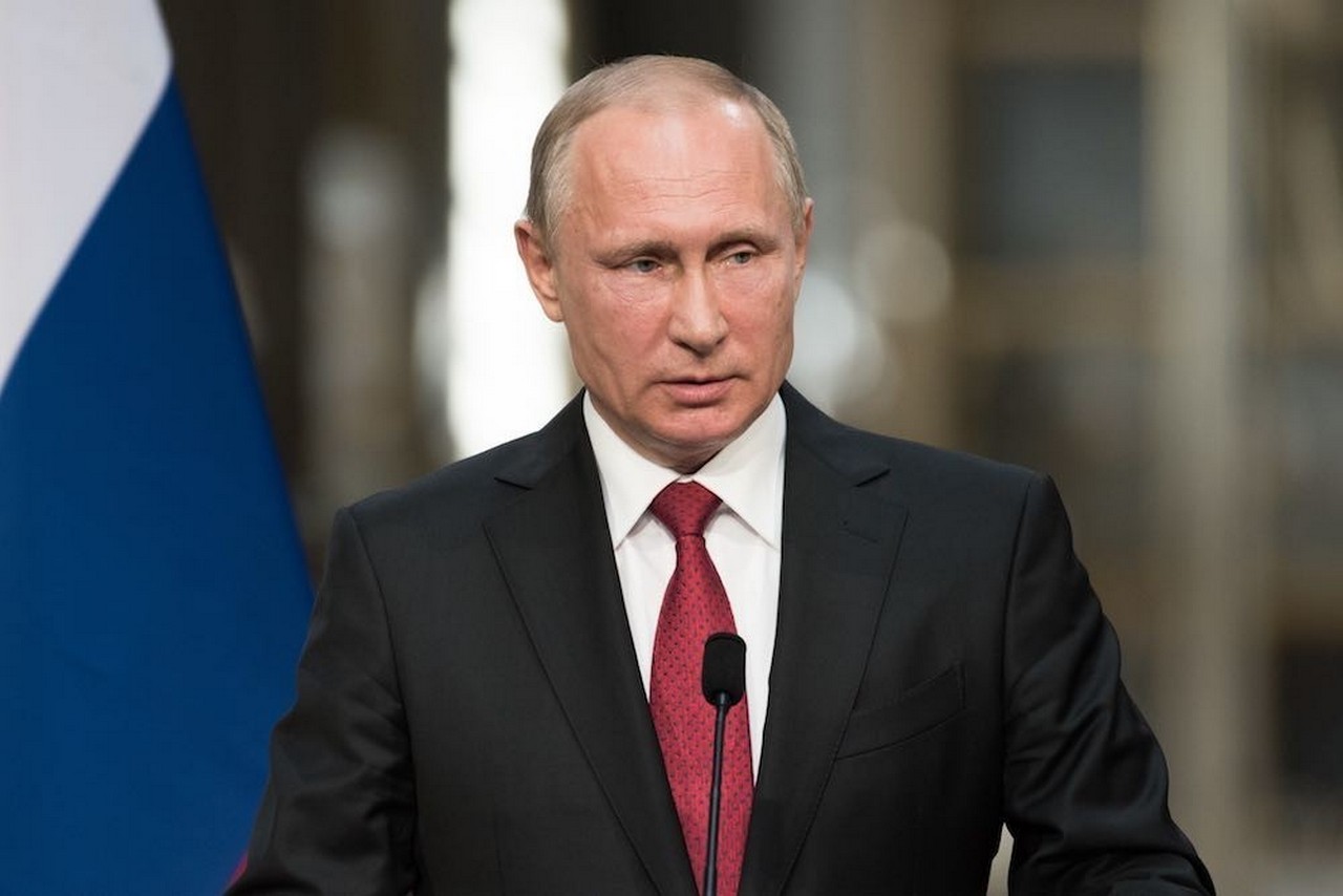 Путин дал поручения по безопасности учебных заведений