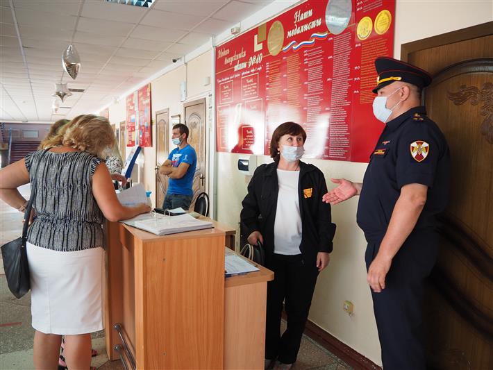 Росгвардейцы Белгородской области проверили готовность школ к новому учебному году