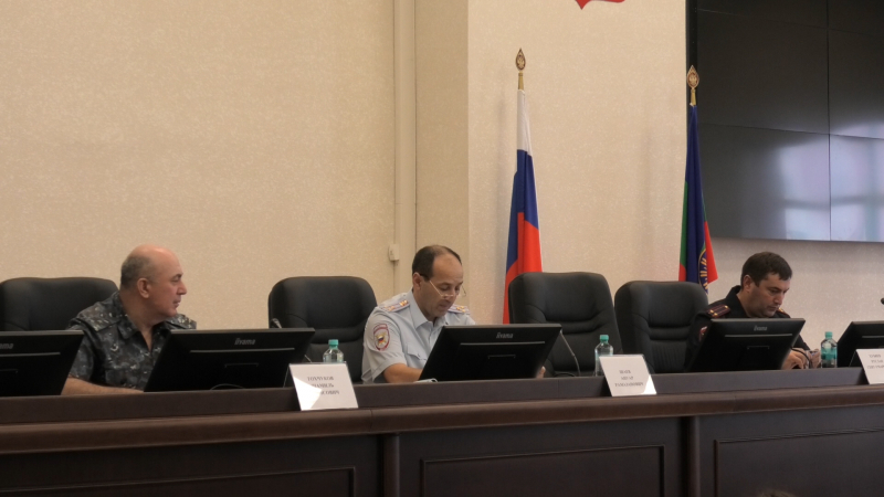 В Черкесске состоялось совещание по вопросу взаимодействия МВД по КЧР и ЧОО