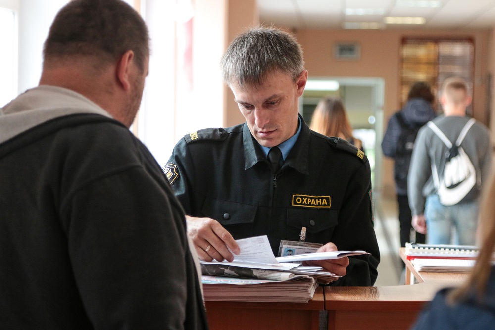 В Новосибирской области ЧОП могут отстранить от охраны школ