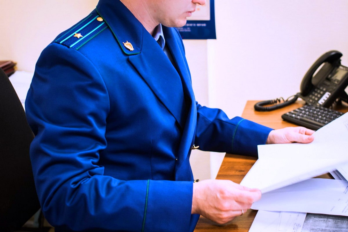 Прокуратура Ноябрьска проверяет ЧОПы, задействованные в охране школ