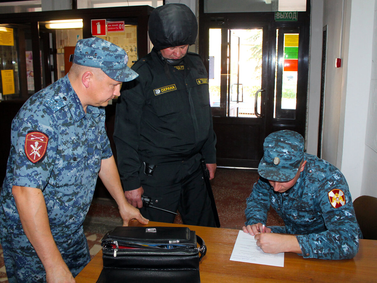 ЦЛРР Пскова напомнил о требованиях законодательства к частным охранникам