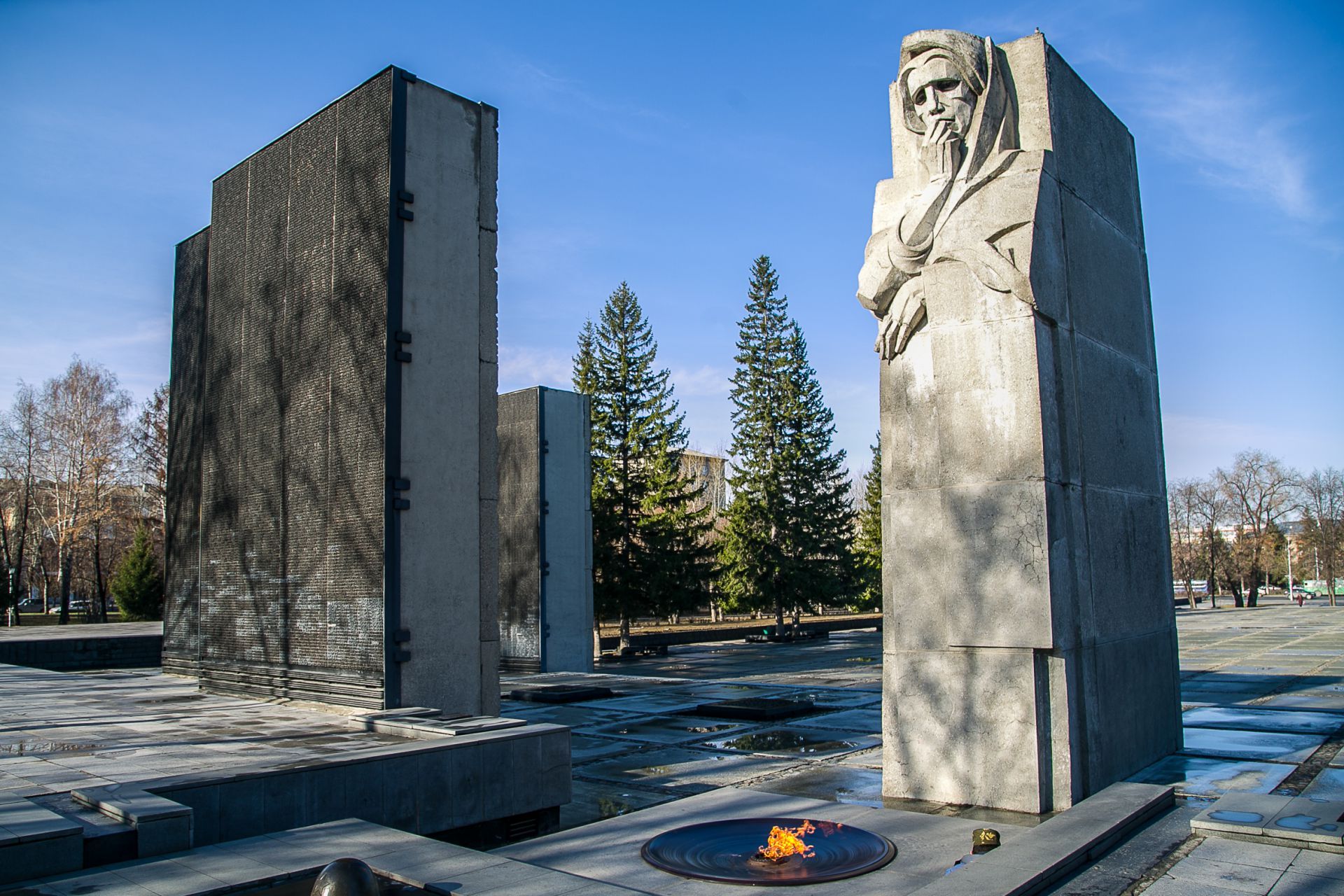 В Новосибирске после «отдыха» детей на Монументе славы наказали ЧОП