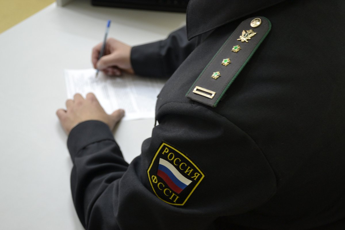 Судебные приставы Красноярска взыскали зарплату в пользу директора охранной фирмы
