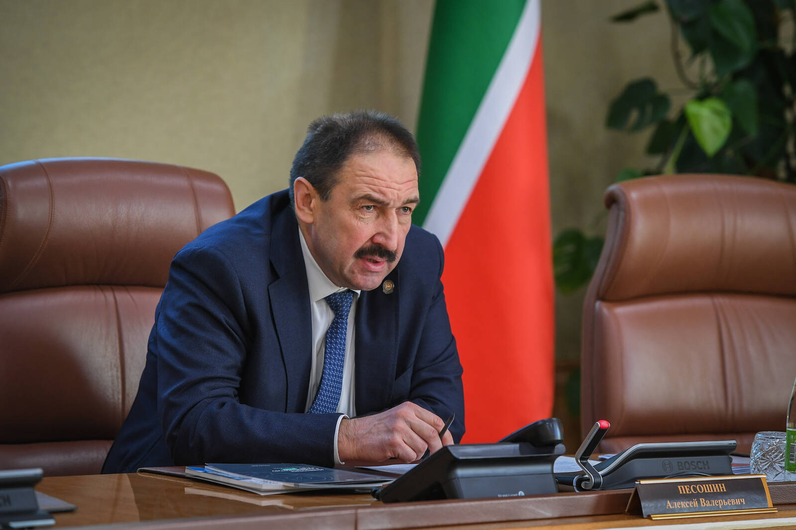 Премьер-министр Татарстана из-за гимназии № 175 обратил внимание на работу ЧОП