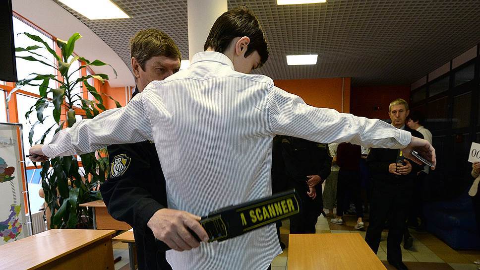 Глава полиции Красноярска считает, что школы должны защищать вооруженная охрана