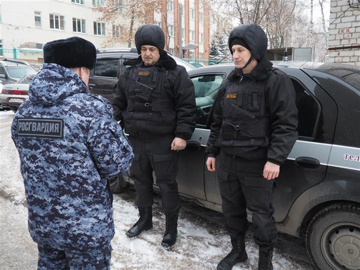 Частных охранников обязали помогать Росгвардии разгонять несанкционированные акции в Петербурге