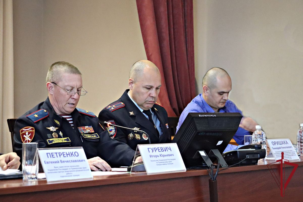 Во Владивостоке представители Росгвардии, полиции и ЧОО обсудили вопросы взаимодействия