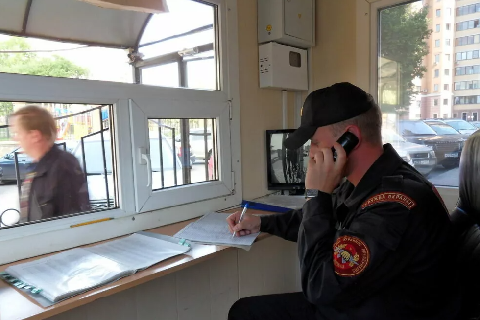 В Хакасии частные охранники работали без договоров и без зарплаты
