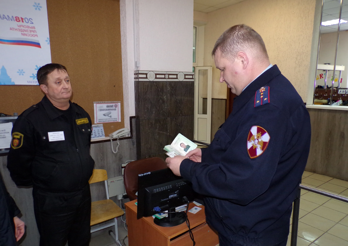 В Астраханской области проверяют охранников учебных заведений